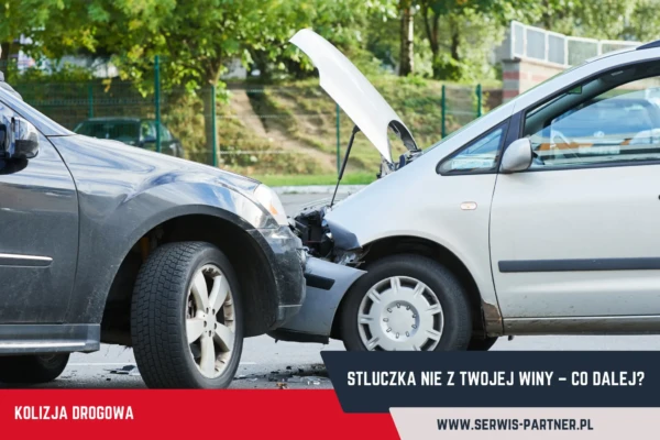 kolizja drogowa w Wągrowcu – uszkodzony samochód po stłuczce, likwidacja szkody