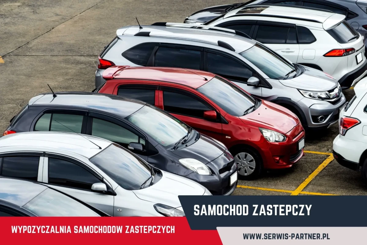 Flota samochodów zastępczych Serwis Partner zaparkowana przed budynkiem warsztatu mechanicznego w Wągrowcu